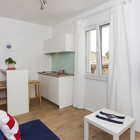 Karmen - One-bedroom Viktor *