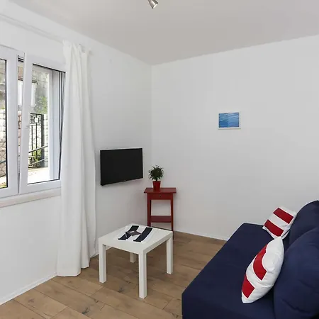 Karmen - One-bedroom Viktor Apartamento *