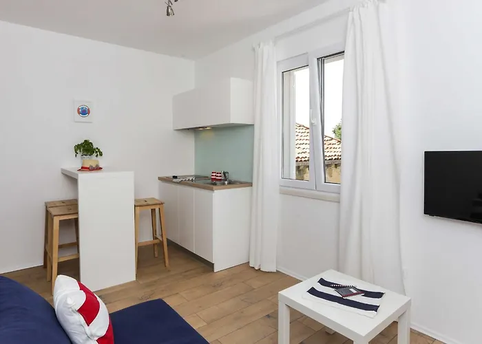 Karmen - One-bedroom Viktor *